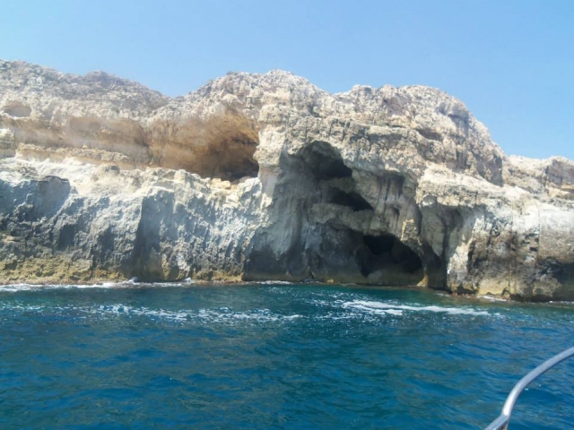  Visita a las cueva en barco 